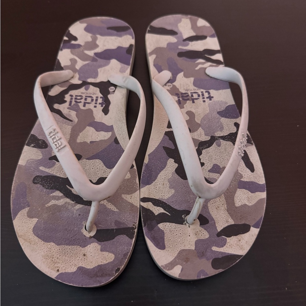 Tidal Gray Camo Flip Flops Size 8